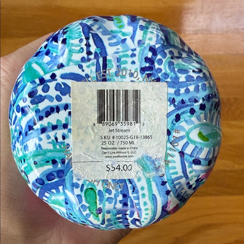 EUC Lilly Pulitzer x S’well water bottle - Picture 2 of 5